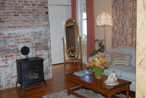 The Spring Seasons Inn Newport Tower Eksteriør billede