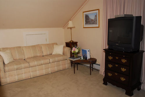 The Spring Seasons Inn Newport Tower Eksteriør billede